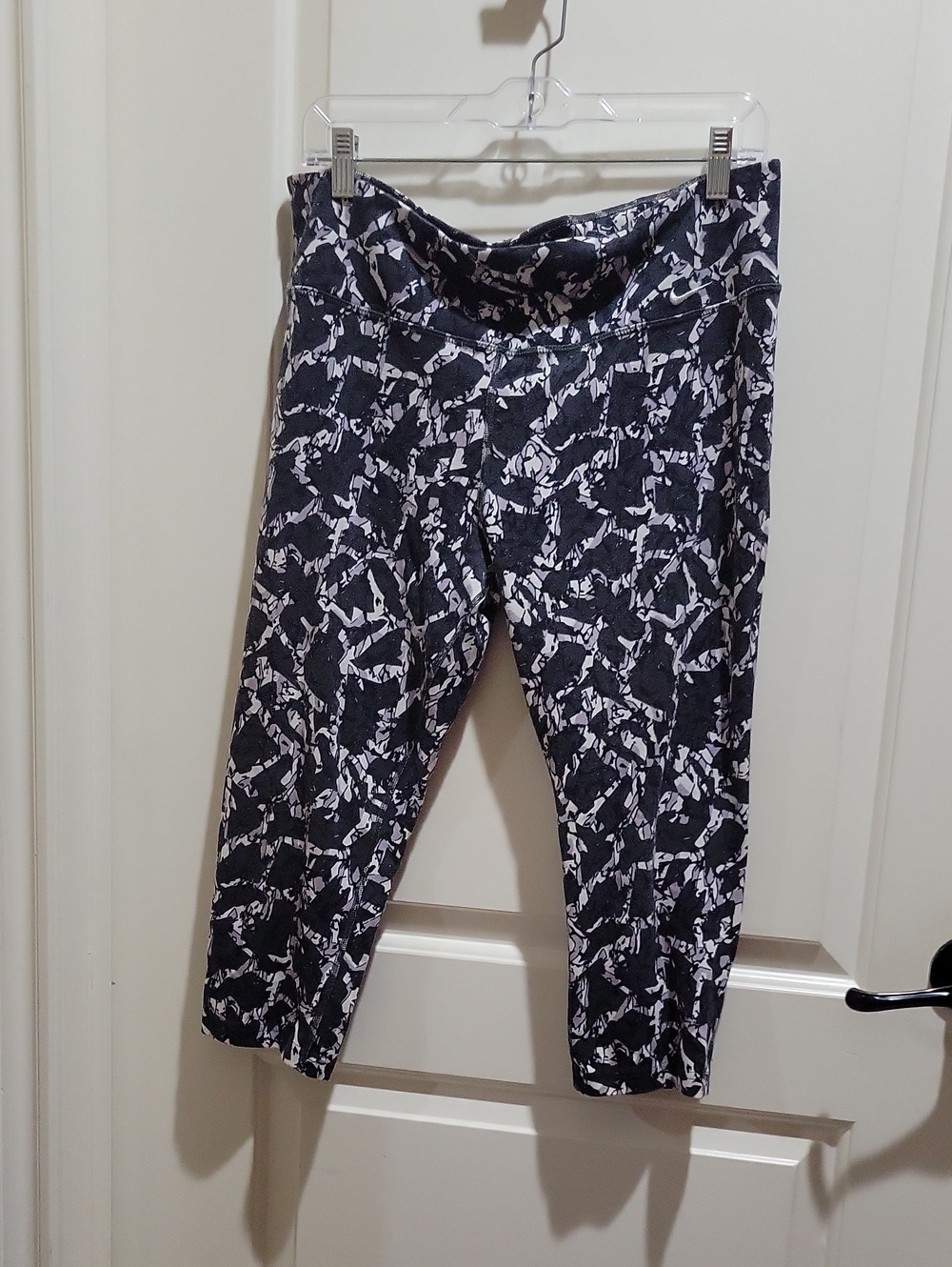 Nike Black, White & Light Pink Abstract Dri-FIT Crop Leggings